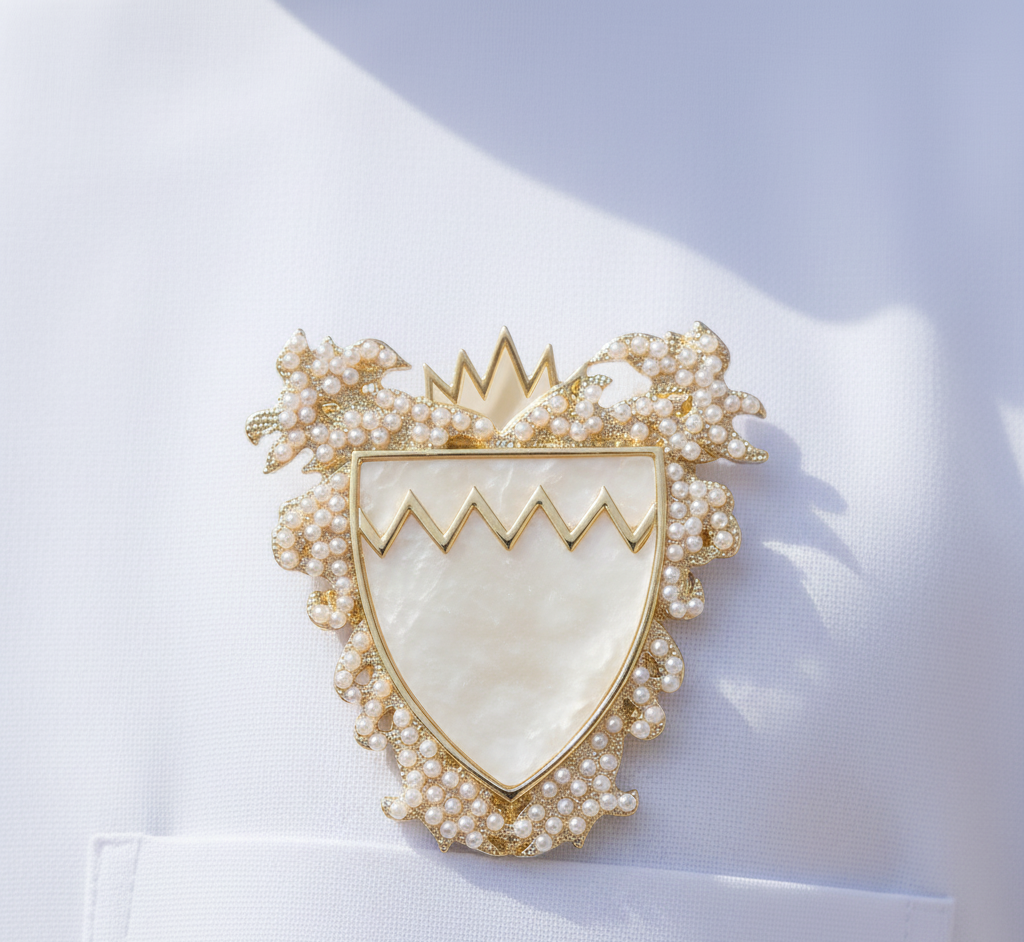 Luxurious Pearl Bahrain Brooch Pin - Golden-Tone Metal with Sparkling Crystals